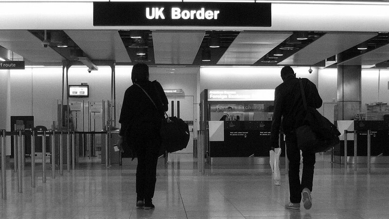 1280px-UK_Border_Heathrowbw